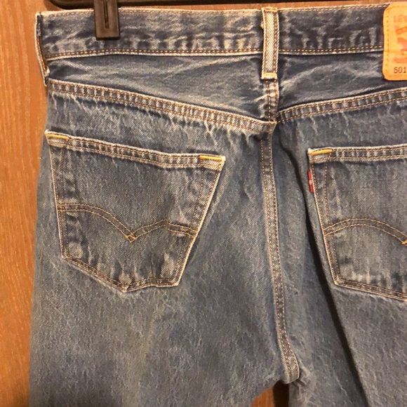 Levi's 501 Jeans Original Button Fly Medium Wash Cotton Straight Leg 34x38 - Picture 7 of 9